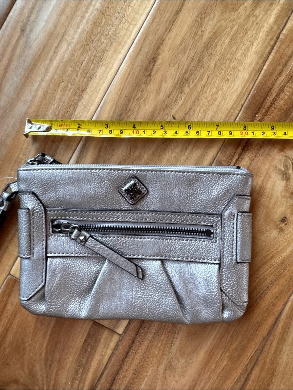 Simply Vera Vera Wang Metallic Silver Wristlet Clutch